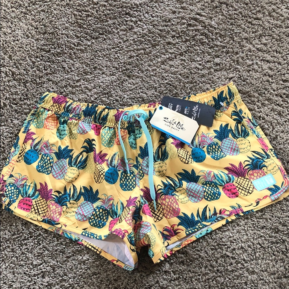Salt Life Pineapple Print Yellow Tropical Athletic Shorts. New with tags. Medium